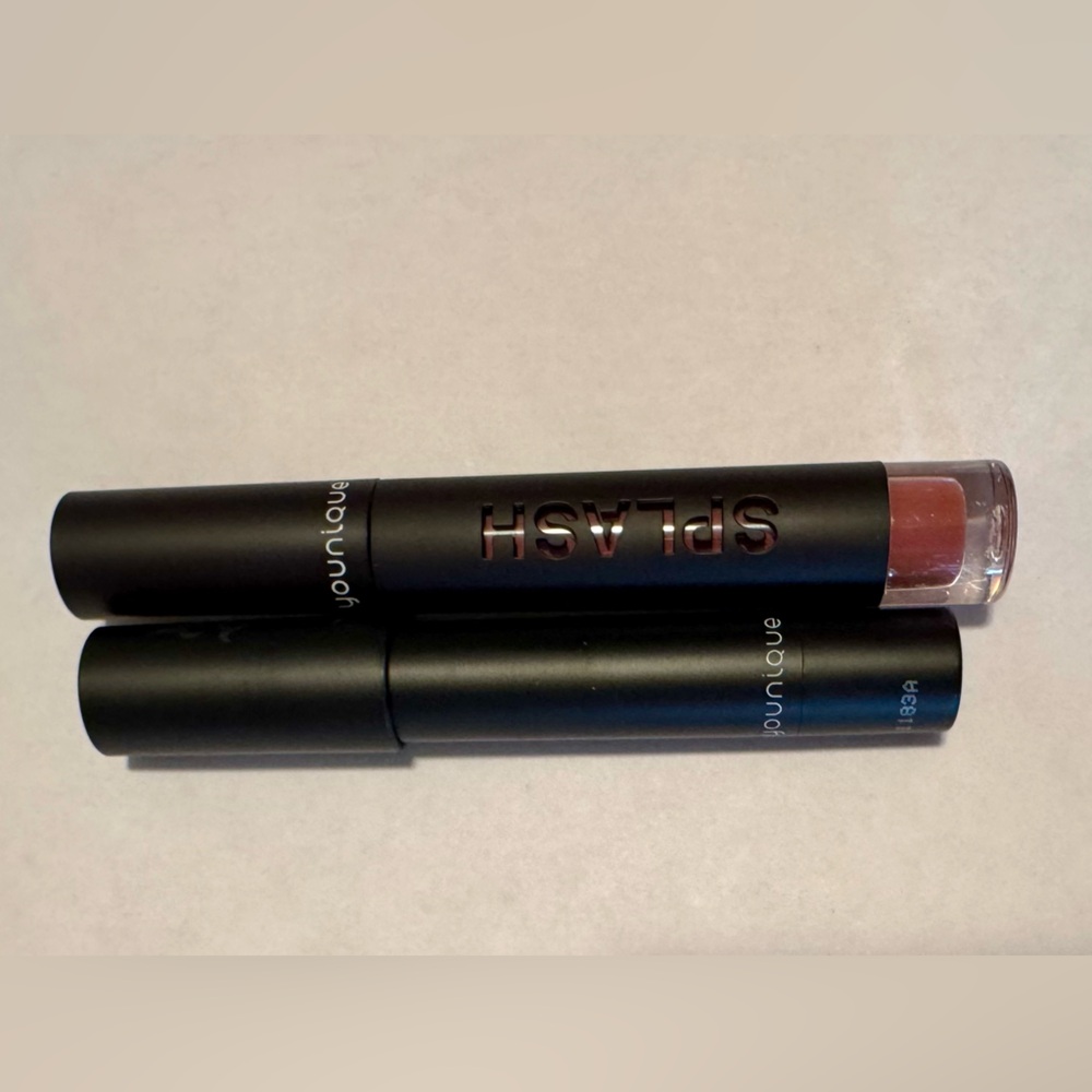 Younique Splash Lipstick